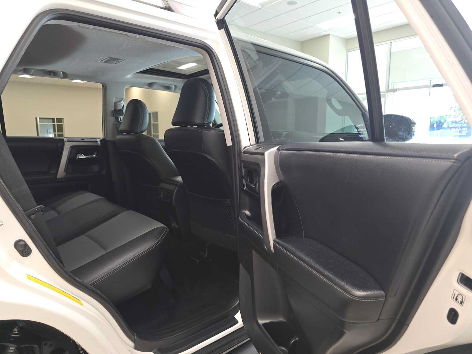 Used 2020 Toyota 4Runner SR5 Premium w/ Moonroof Package AWD/4WD image 27
