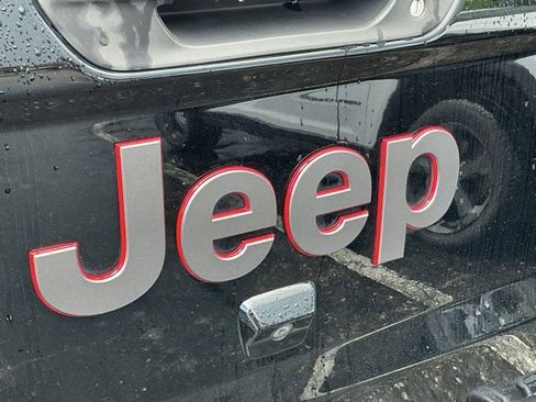 Used 2020 Jeep Gladiator Rubicon AWD/4WD image 10