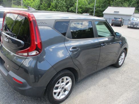 Used 2022 Kia Soul S FWD image 4