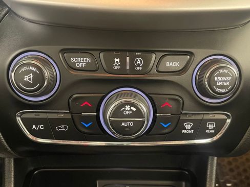 Used 2016 Jeep Cherokee Trailhawk w/ Comfort/Convenience Group image 23