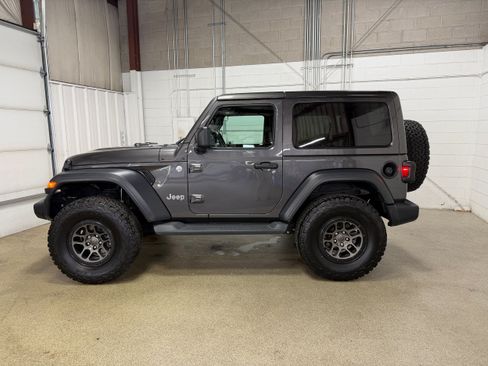 Used 2019 Jeep Wrangler Sport AWD/4WD image 5