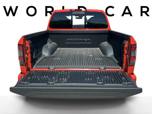 Used 2025 Nissan Frontier Pro-X RWD image 9