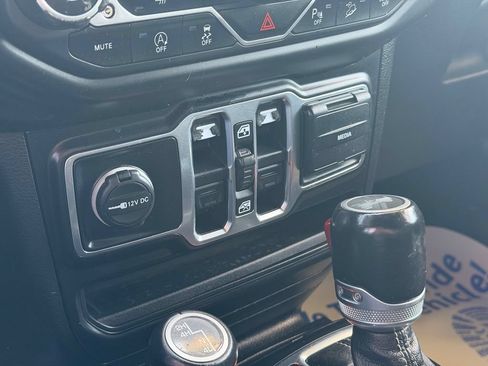 Used 2020 Jeep Wrangler Unlimited Sahara AWD/4WD image 22