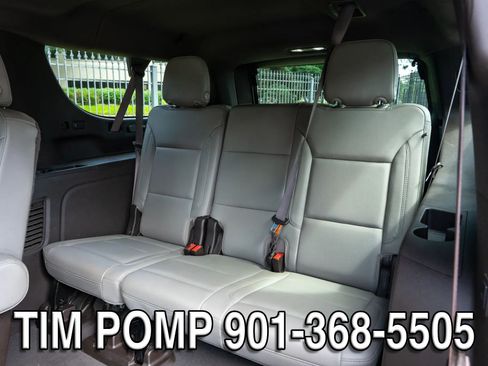 Used 2022 Chevrolet Suburban LT w/ Luxury Package RWD image 14