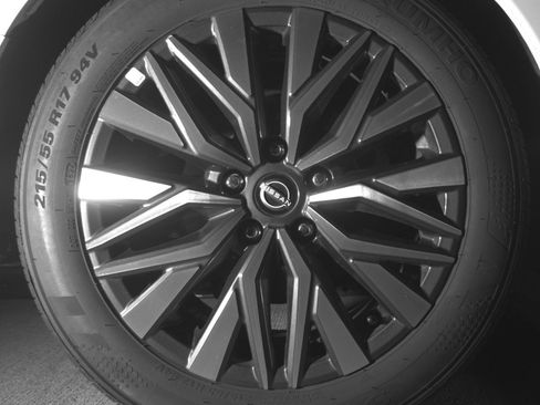 Used 2025 Nissan Altima 2.5 SV image 15