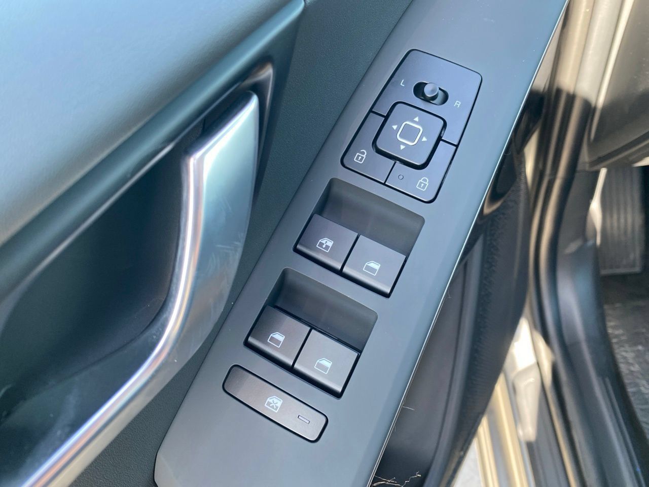 New 2026 Kia Niro EX FWD image 11