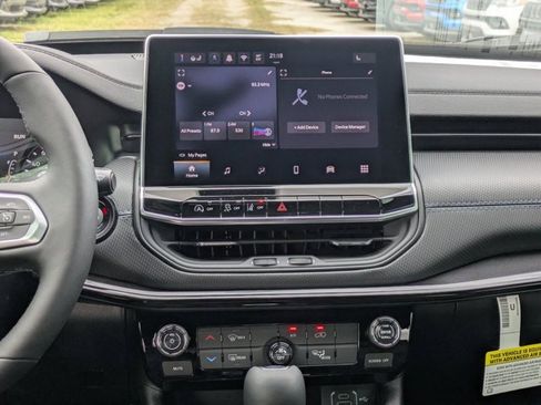 New 2026 Jeep Compass Latitude image 16