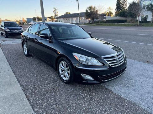 Used 2013 Hyundai Genesis 3.8 image 2