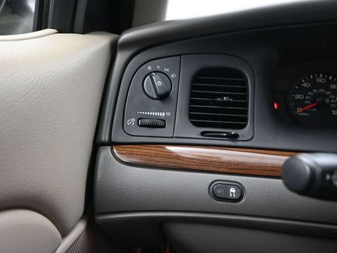 Used 2006 Ford Crown Victoria LX RWD image 18
