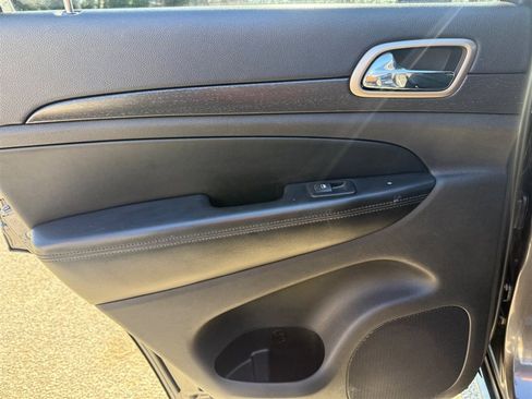 Used 2016 Jeep Grand Cherokee Laredo w/ Quick Order Package 23E image 23