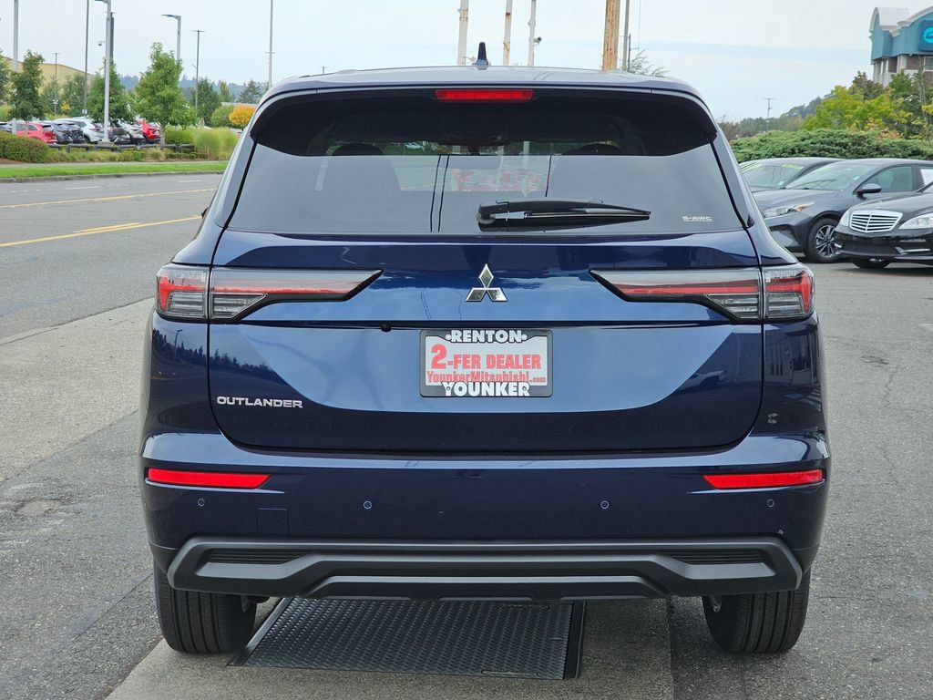 New 2026 Mitsubishi Outlander ES AWD/4WD image 6