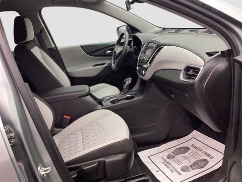 Used 2023 Chevrolet Equinox LT w/ Driver Convenience Package image 18