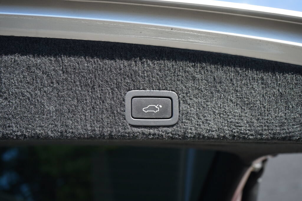 Used 2015 Volvo XC60 T6 w/ Proximity Package AWD/4WD image 11