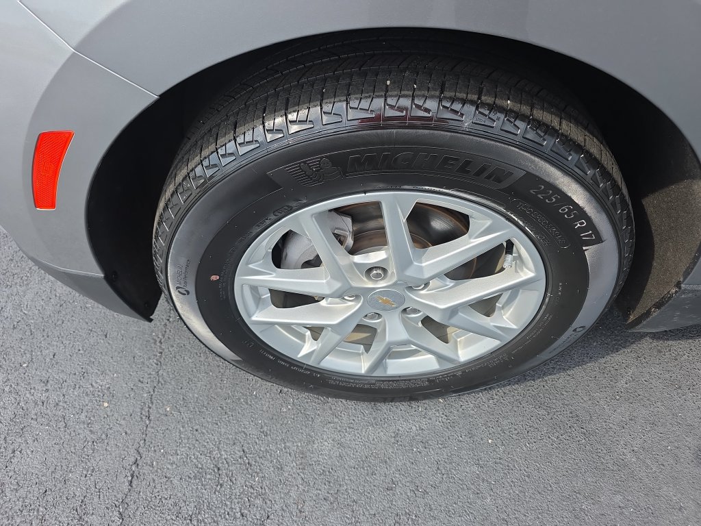 Used 2024 Chevrolet Equinox LT FWD image 12