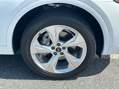 Used 2023 Audi Q5 2.0T Premium Plus w/ Premium Plus Package AWD/4WD image 12