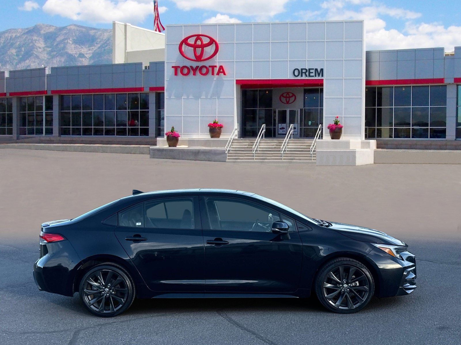Used 2024 Toyota Corolla SE w/ SE Package FWD image 3