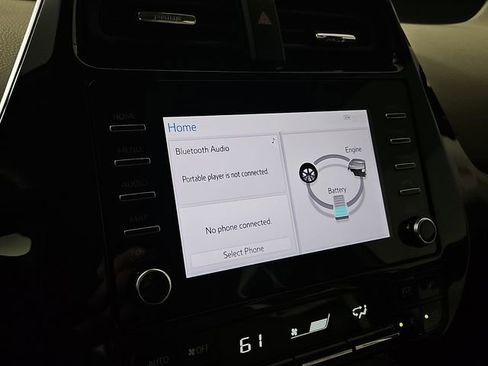 Used 2020 Toyota Prius LE image 16