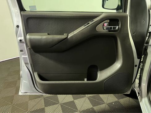 Used 2007 Nissan Frontier SE w/ SE Value Truck Pkg image 18