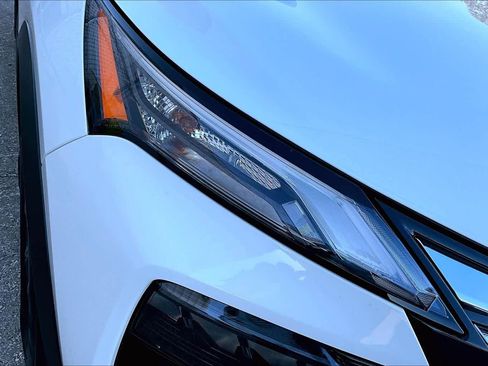 Used 2024 Nissan Rogue S image 26