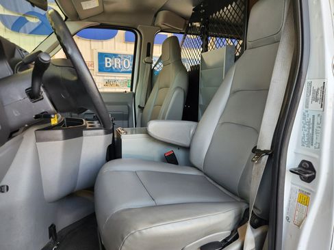 Used 2014 Ford E-350 and Econoline 350 Super Duty w/ Power Group RWD image 4