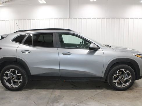 Used 2025 Chevrolet Trax LT image 11
