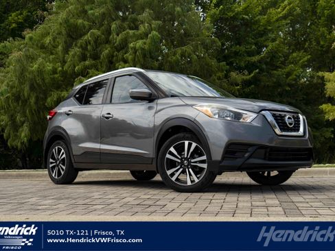 Used 2018 Nissan Kicks SV FWD image 1