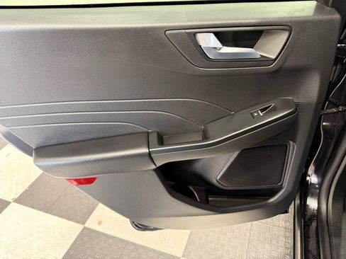 Used 2025 Ford Escape ST-Line image 18