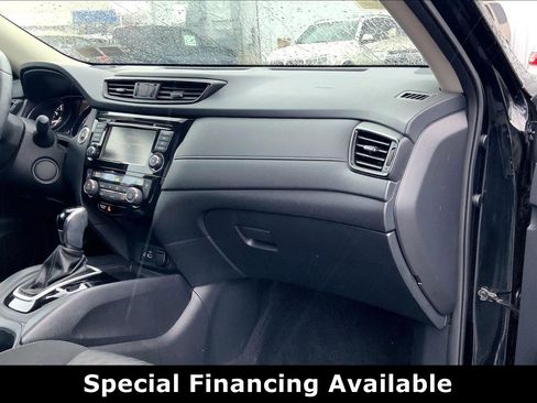 Used 2018 Nissan Rogue SV image 17