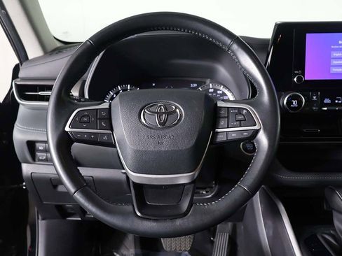 Used 2024 Toyota Highlander LE AWD/4WD image 37