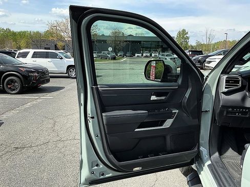 Used 2025 Toyota Tundra Platinum AWD/4WD image 11