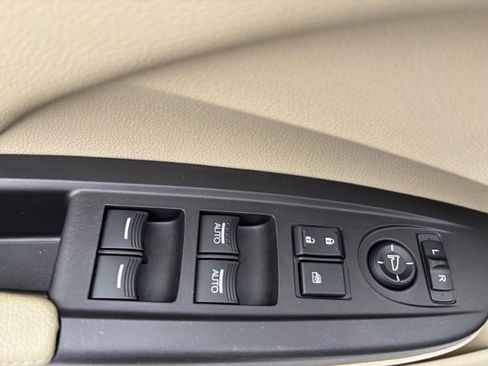 Used 2017 Acura RDX AWD w/ Advance Package image 9