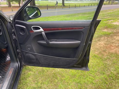 Used 2005 Porsche Cayenne Turbo image 31