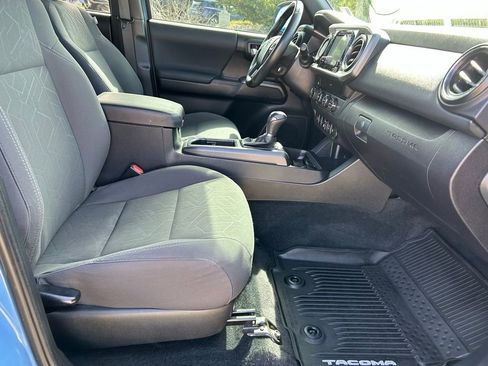 Used 2019 Toyota Tacoma TRD Sport w/ Technology Package image 29