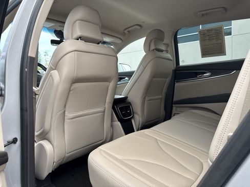 Used 2019 Lincoln Nautilus Select w/ Cargo Utility Package FWD image 18