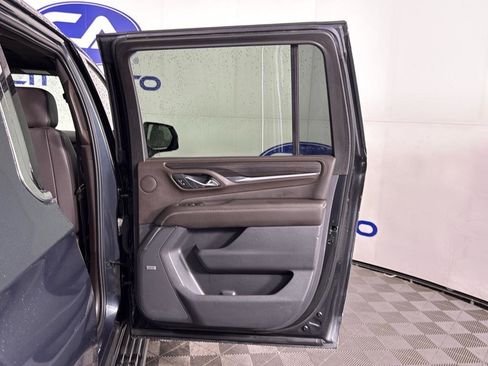 Used 2021 GMC Yukon XL Denali w/ Denali Premium Package image 16