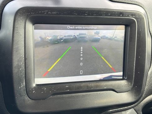Used 2018 Jeep Renegade Latitude w/ Advanced Technology Group FWD image 13