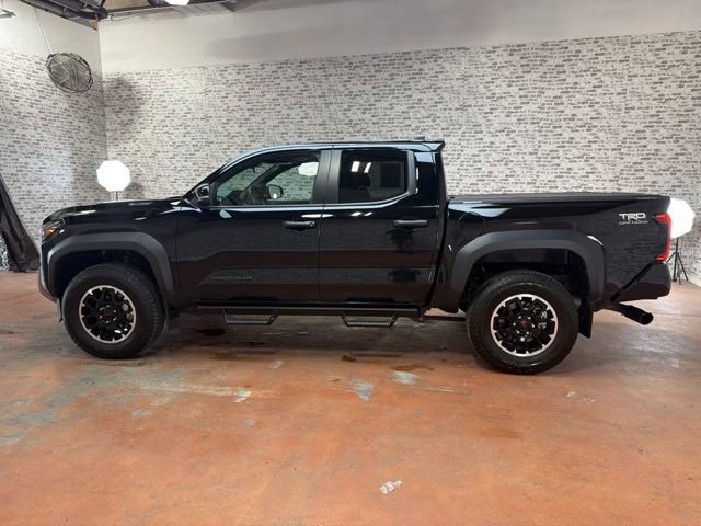 Used 2024 Toyota Tacoma TRD Off-Road w/ TRD Off Road Upgrade Package AWD/4WD image 4