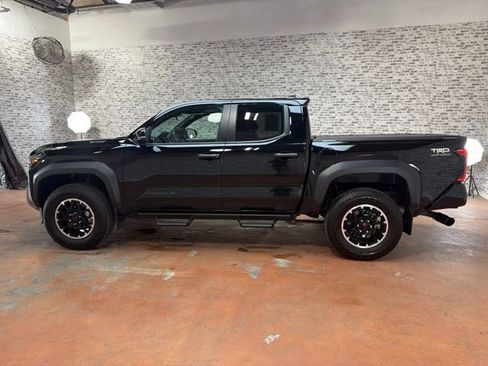 Used 2024 Toyota Tacoma TRD Off-Road w/ TRD Off Road Upgrade Package AWD/4WD image 4
