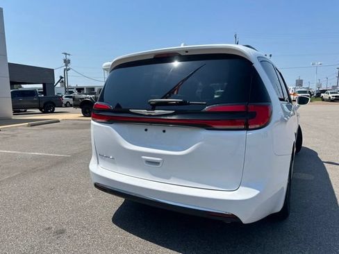 Used 2022 Chrysler Pacifica Touring-L FWD image 19