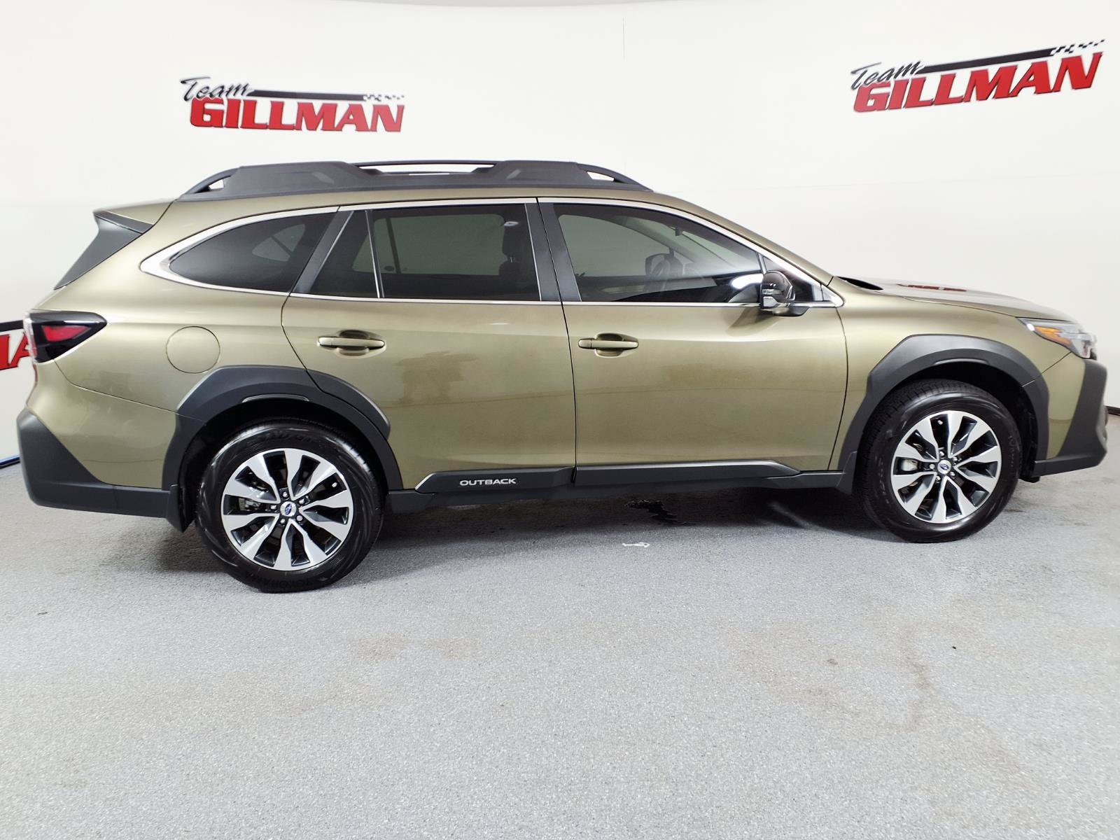 Used 2025 Subaru Outback Limited AWD/4WD image 2