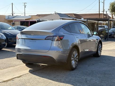 Used 2025 Tesla Model Y Long Range AWD/4WD image 4