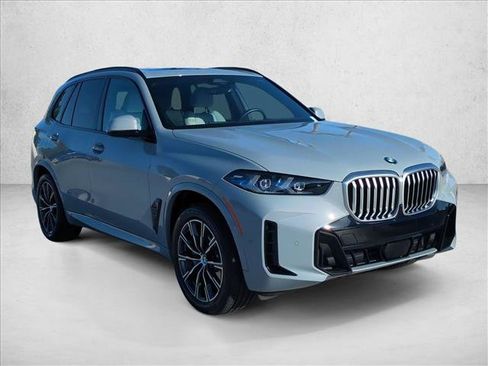 Used 2025 BMW X5 xDrive40i w/ M Sport Package AWD/4WD image 3