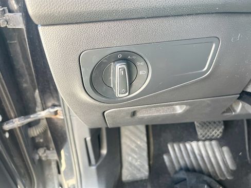 Used 2020 Volkswagen Tiguan SE FWD image 10