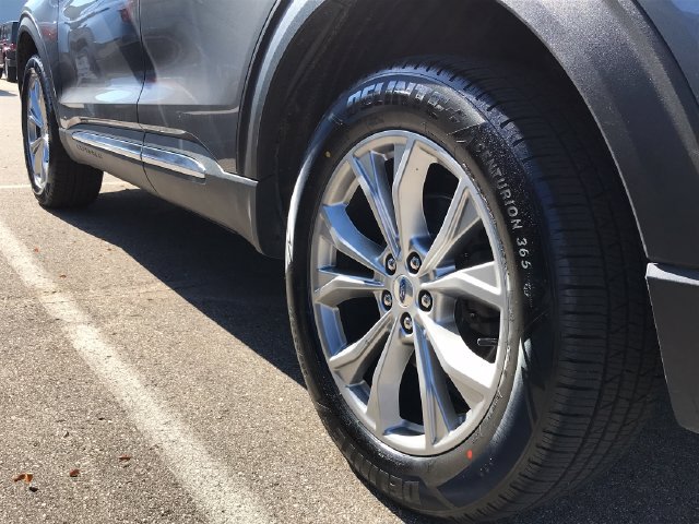 Used 2023 Ford Explorer Limited AWD/4WD image 12