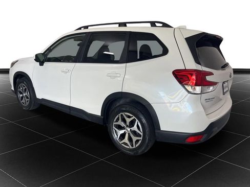 Used 2023 Subaru Forester Premium image 3
