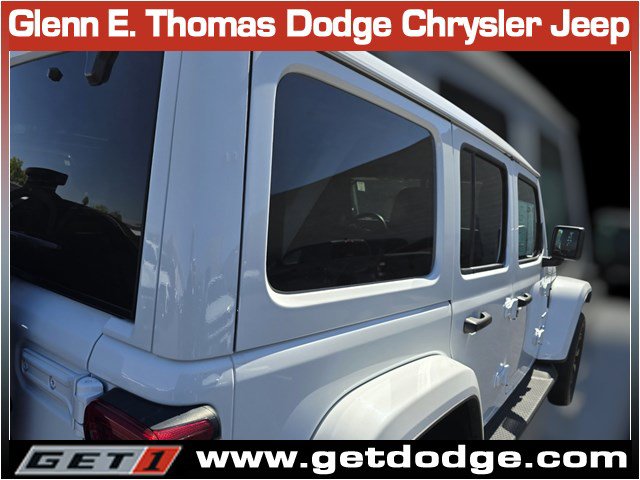 Used 2023 Jeep Wrangler Unlimited Sahara w/ Cold Weather Group AWD/4WD image 12