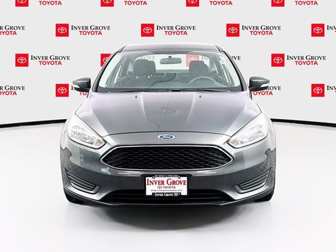Used 2017 Ford Focus SE FWD image 2