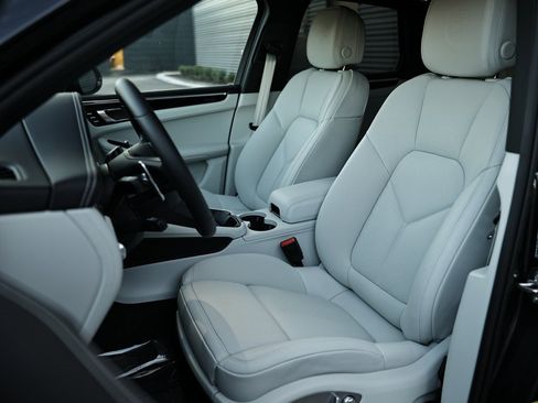 New 2026 Porsche Macan S image 5