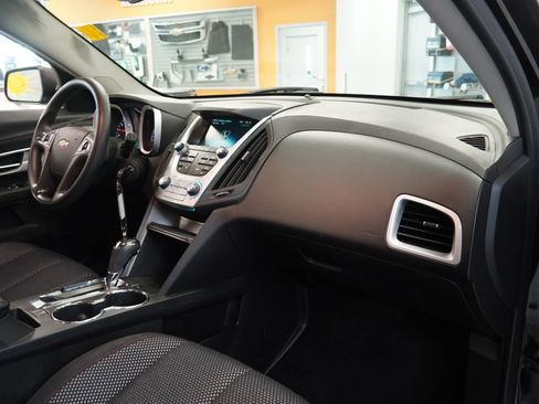 Used 2017 Chevrolet Equinox LS FWD image 34