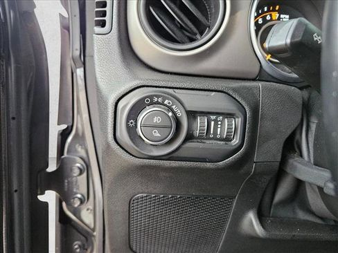 Used 2021 Jeep Gladiator Sport image 10